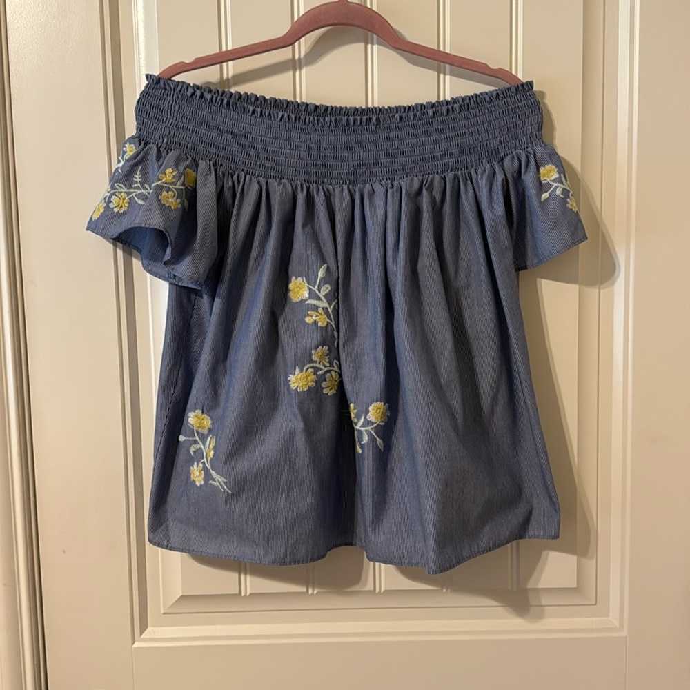 Daniel Cremiex Off shoulder blouse.